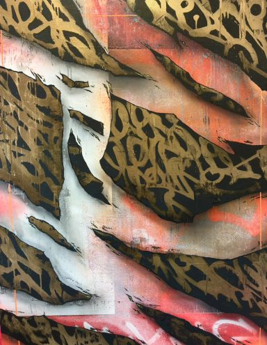 Motifs de léopard stylisés en noir et or sur fond coloré.